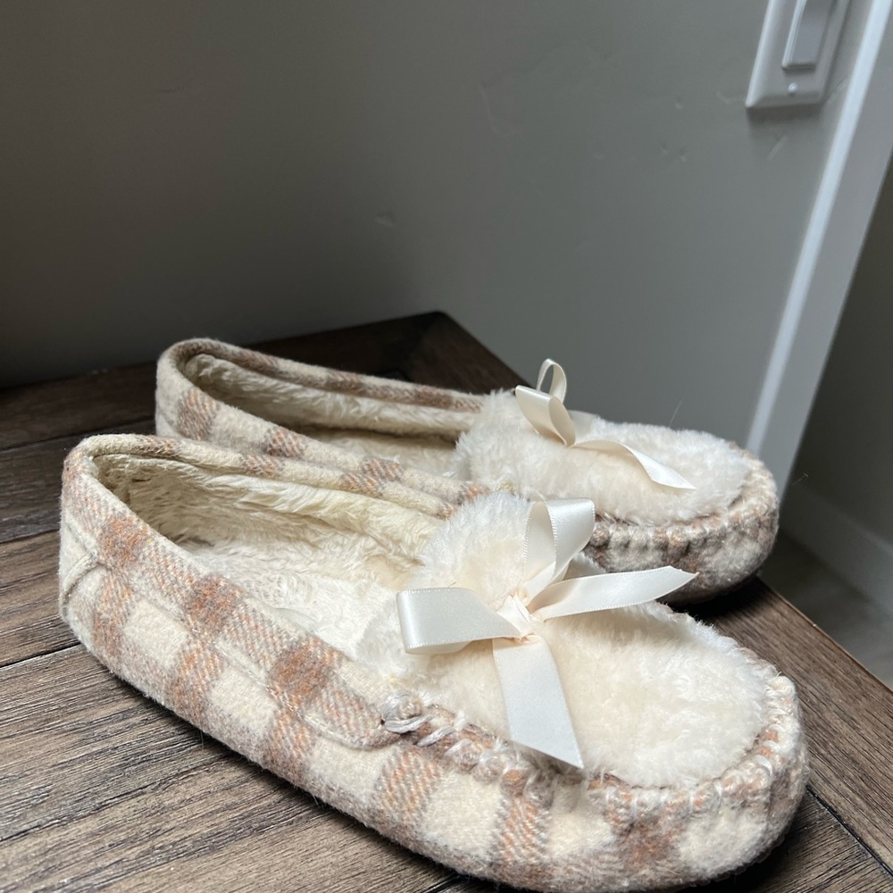 Minnetonka Cream and Tan Plaid Moccasins